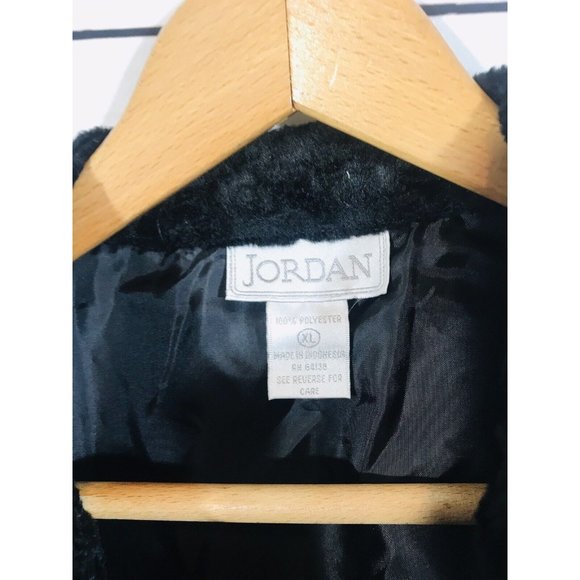 Jordan Vest Womens Sz XL Faux Fur Sleeveless Lined Fall Warm Soft Fashion Black - Picture 3 of 7